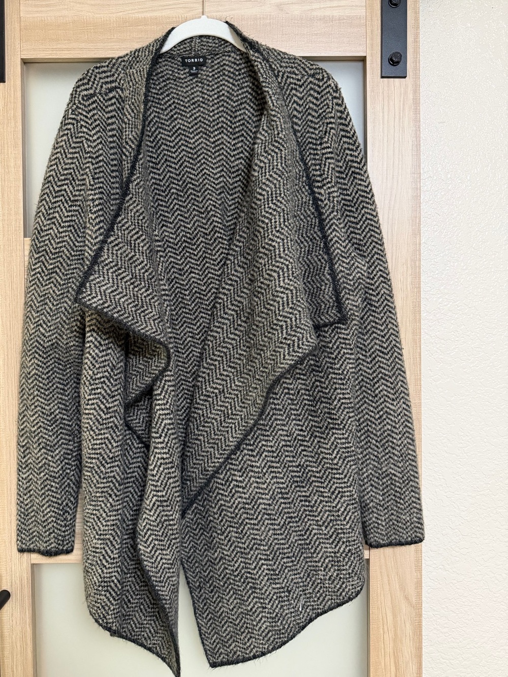 Torrid Black & Cream Herringbone Draped Open-Front Cardigan